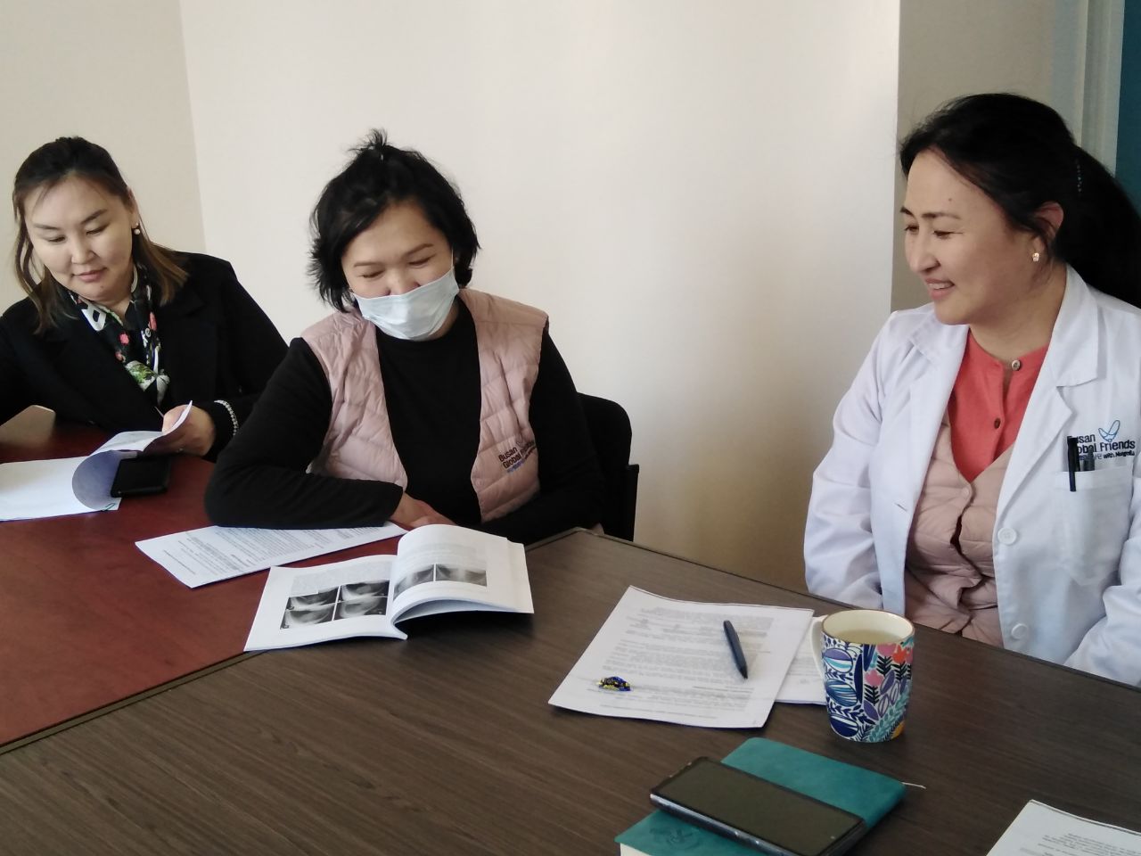 Mongolian TB clinicians using the Atlas