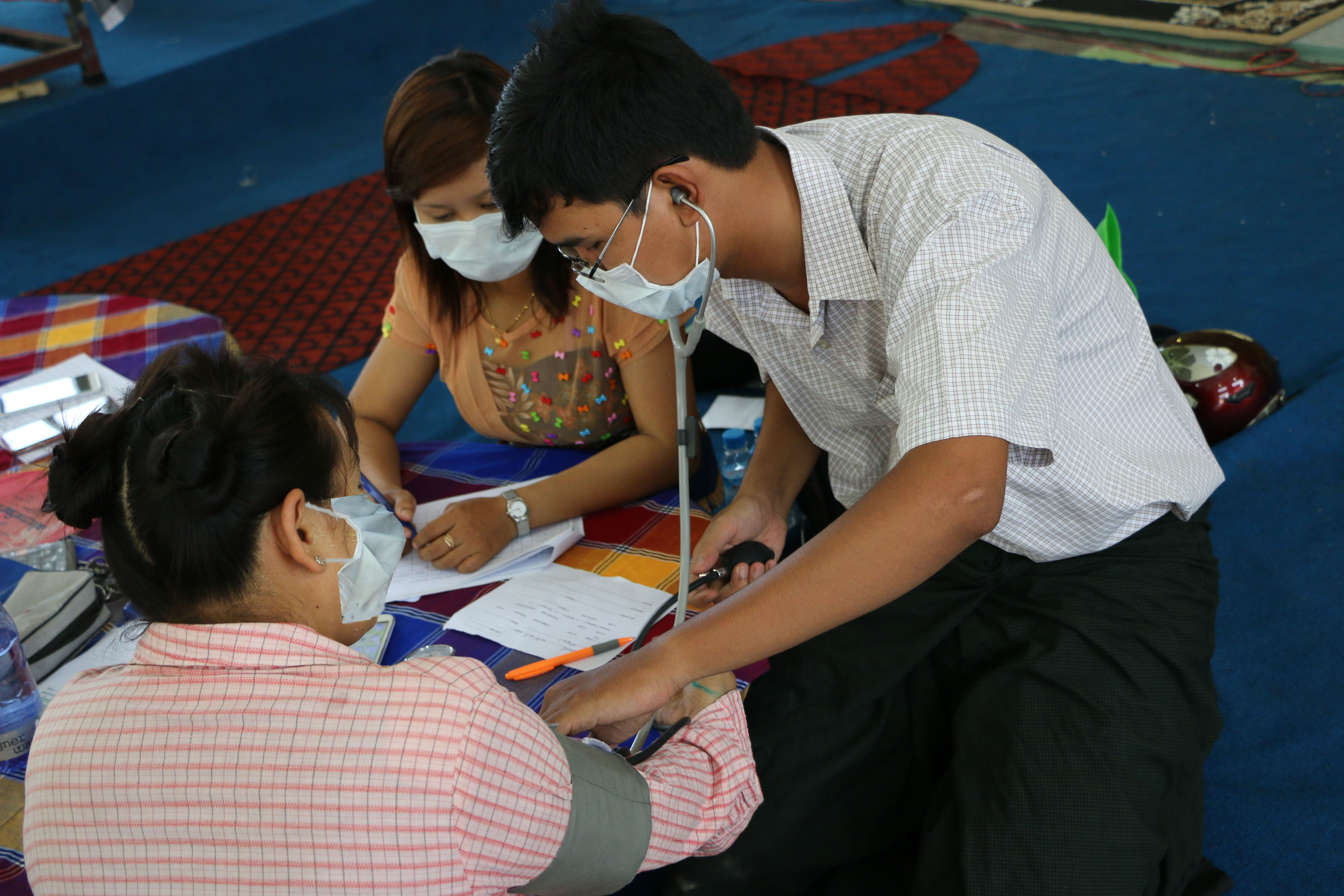 TB screening my The Union's medical officer at TB mobile clinic