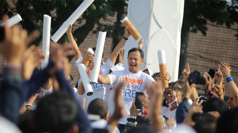 Figure 1: Mayor Bima Arya leading to destroy replicas of cigarettes to declare Bogor City Smokefree