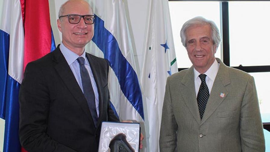 Image shows José Luis Castro with President Vázquez of Uruguay in Montevideo in October.
